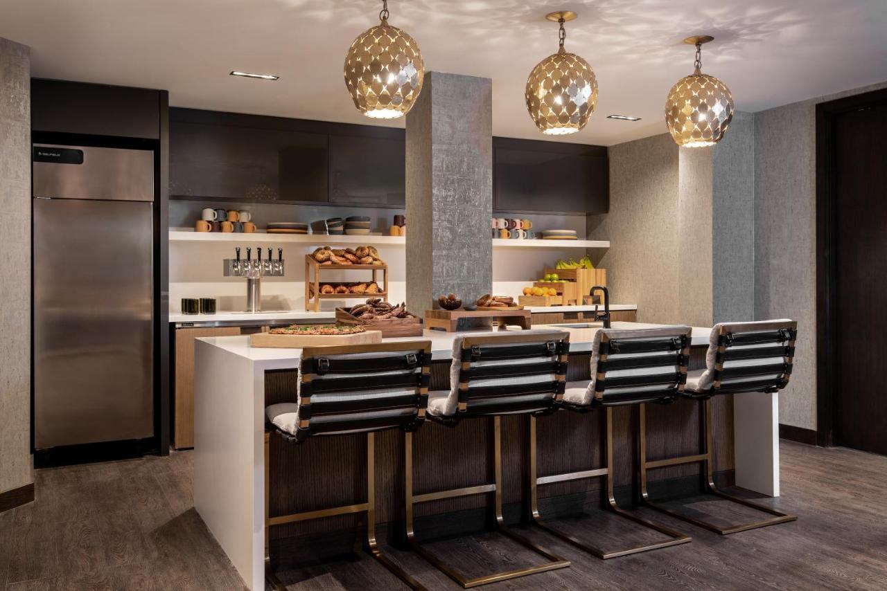 Vignette Collection Yours Truly Dc By Ihg Washington Kültér fotó A kitchen at The Ritz-Carlton, Boston Common