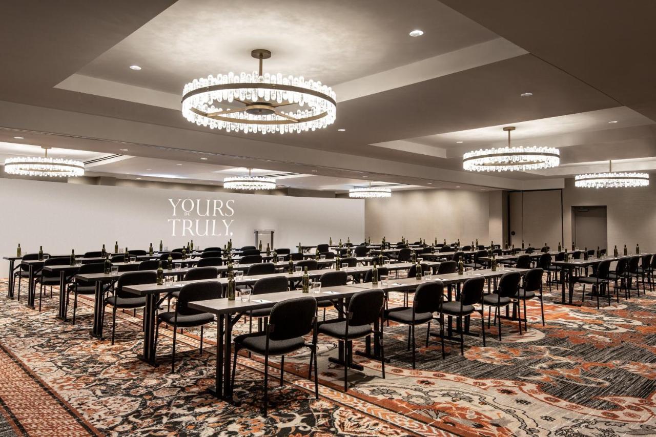 Vignette Collection Yours Truly Dc By Ihg Washington Kültér fotó The ballroom at the hotel