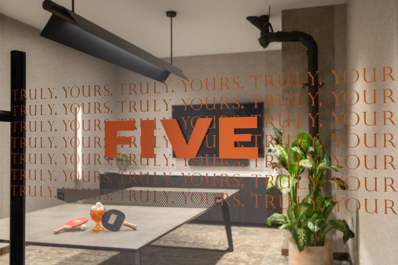 Vignette Collection Yours Truly Dc By Ihg Washington Kültér fotó The interior of the Five office
