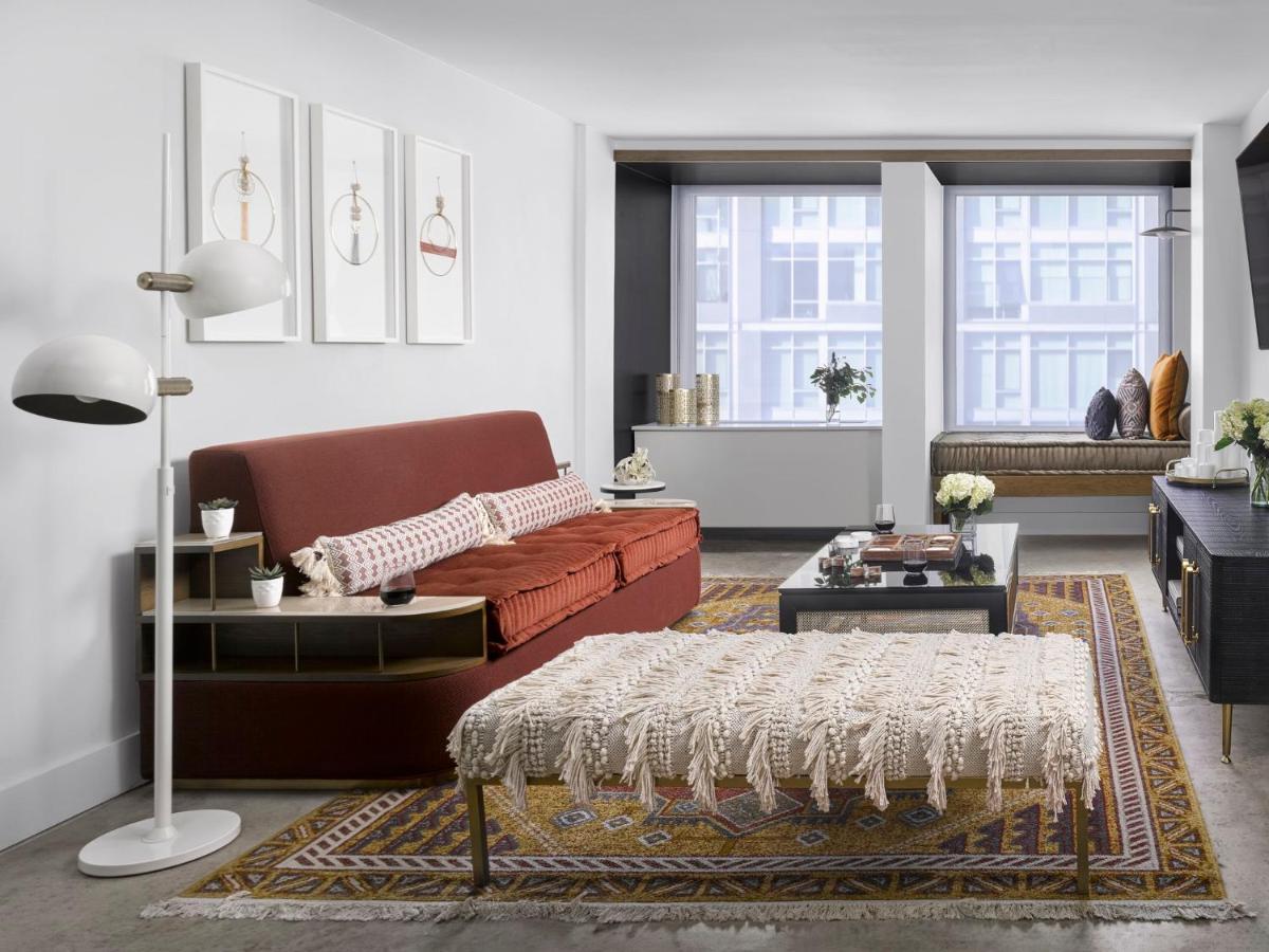Vignette Collection Yours Truly Dc By Ihg Washington Kültér fotó A living room with a rug