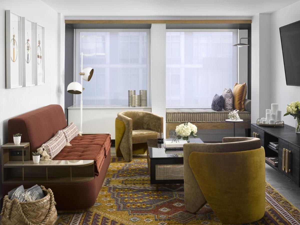 Vignette Collection Yours Truly Dc By Ihg Washington Kültér fotó A living room at The Standard East Village