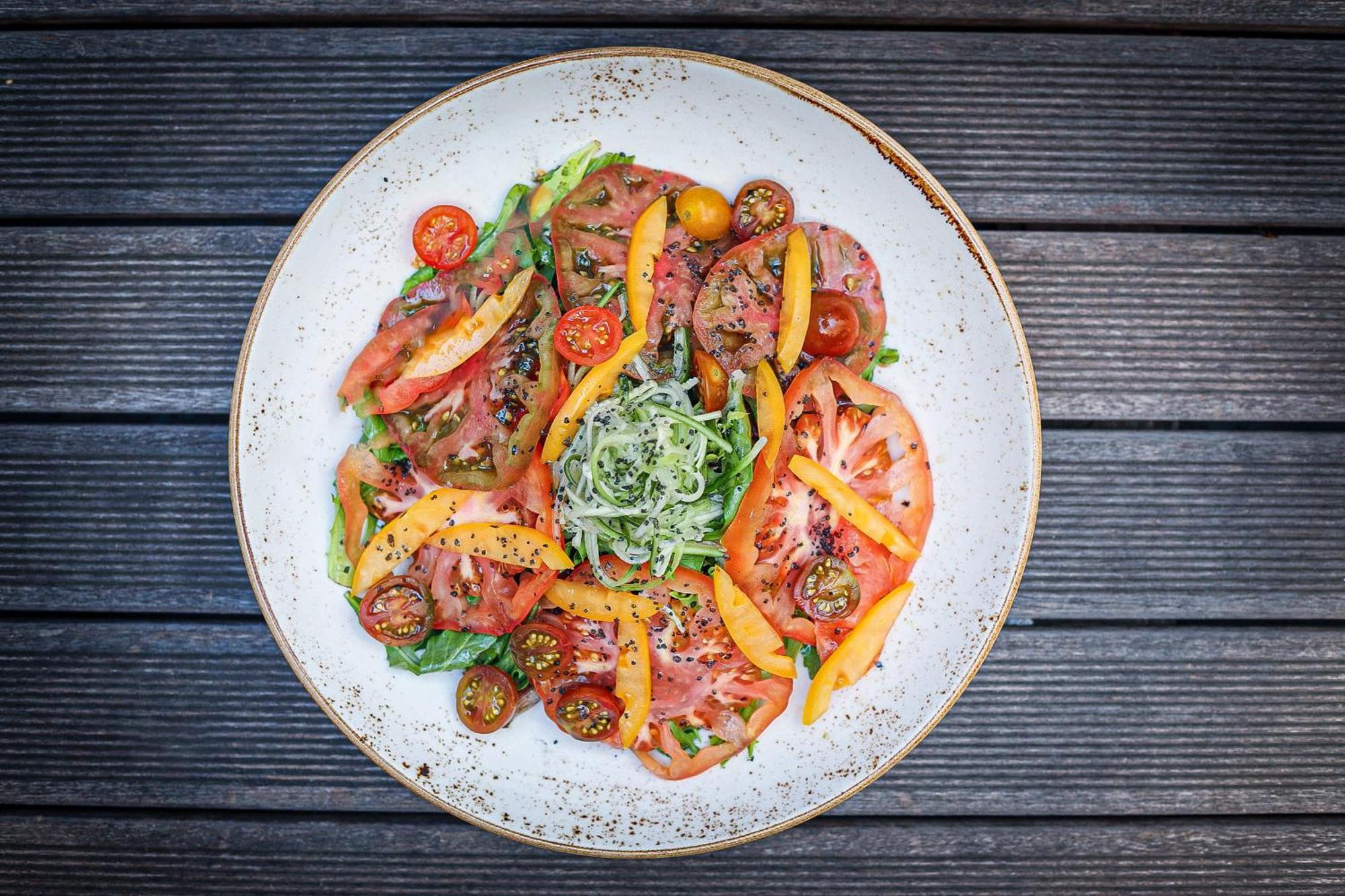 Vignette Collection Yours Truly Dc By Ihg Washington Kültér fotó A salad of tomatoes, bell peppers, and sprouts