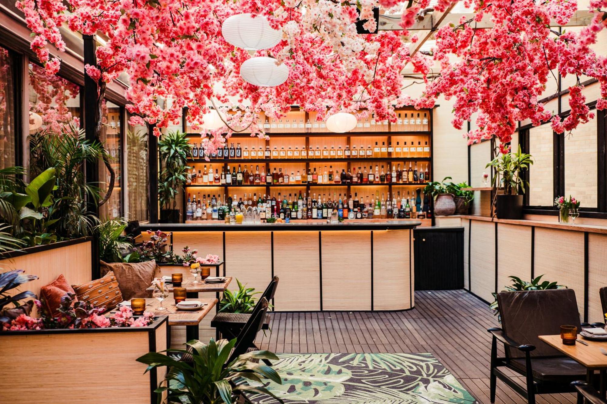Vignette Collection Yours Truly Dc By Ihg Washington Kültér fotó The bar at the top of the Standard London